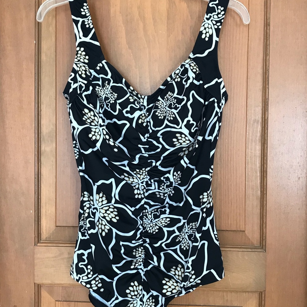 BATHING SUIT BY MAXINE WOMAN size 16 W